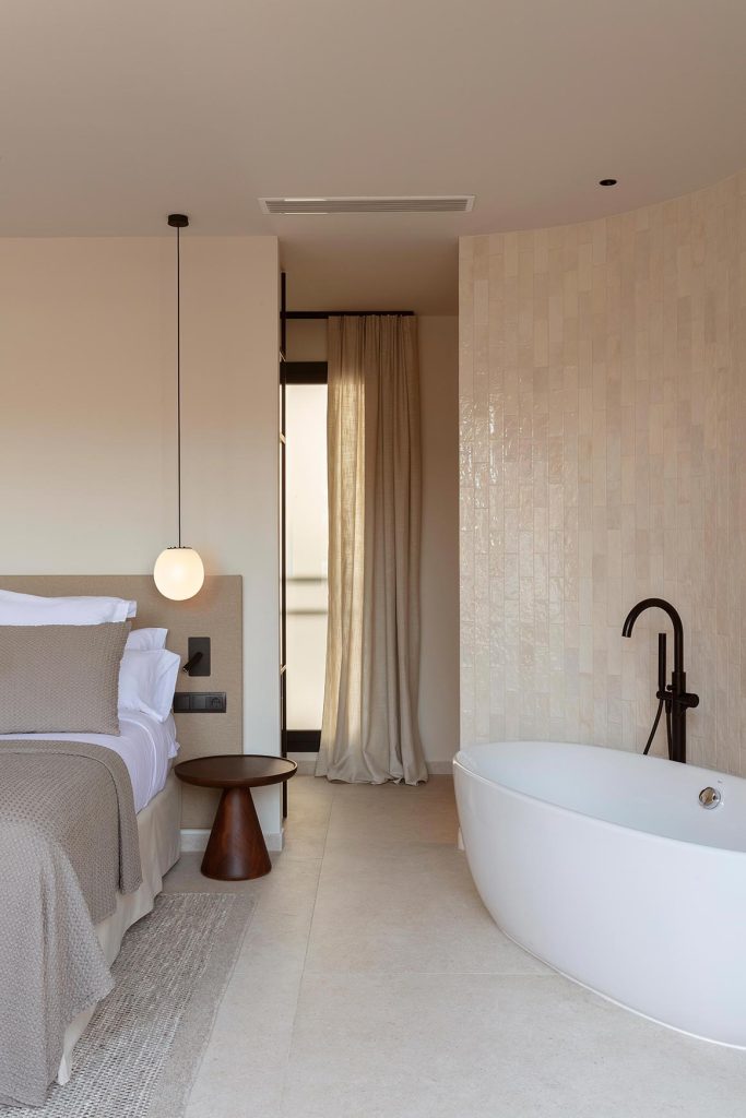 banyera en habitació suite projecte interiorisme hotel a girona